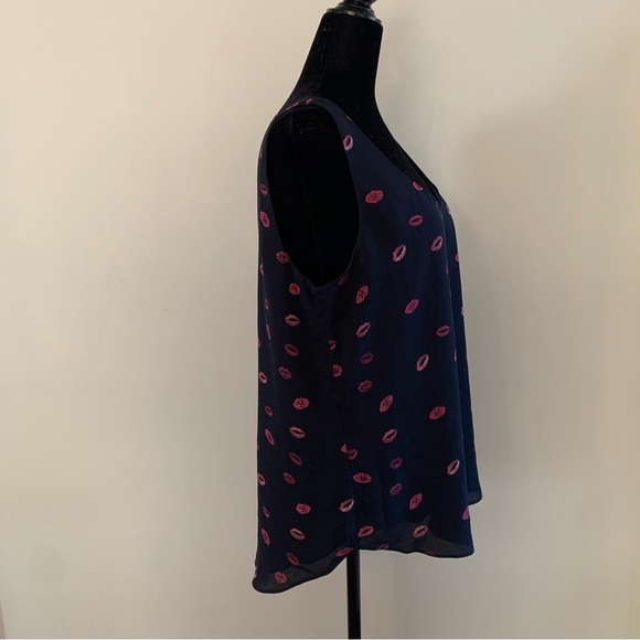 RW & Co. Silky Crepe V-Neck Cami - Dark Blue with Lips Print in Large - Picture 4 of 11
